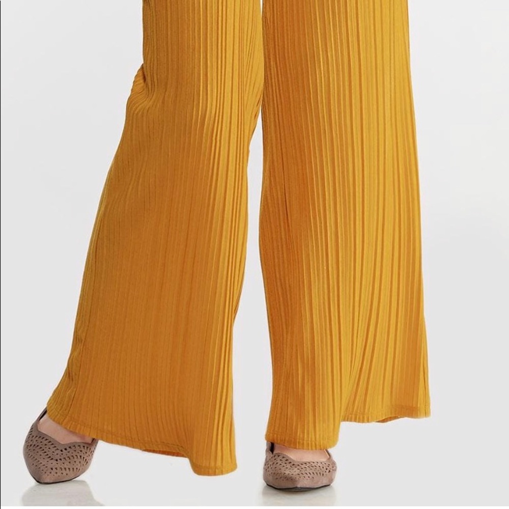 Wide Leg Pleated Pants - Picture 2 of 2